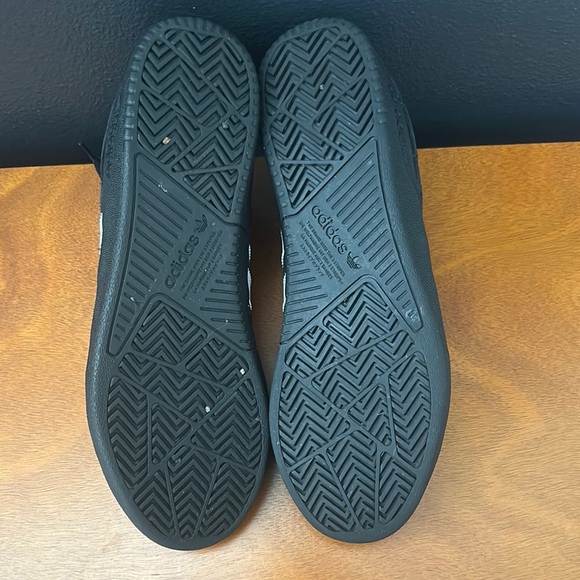 Adidas Tyshawn skate shoe - Picture 2 of 2